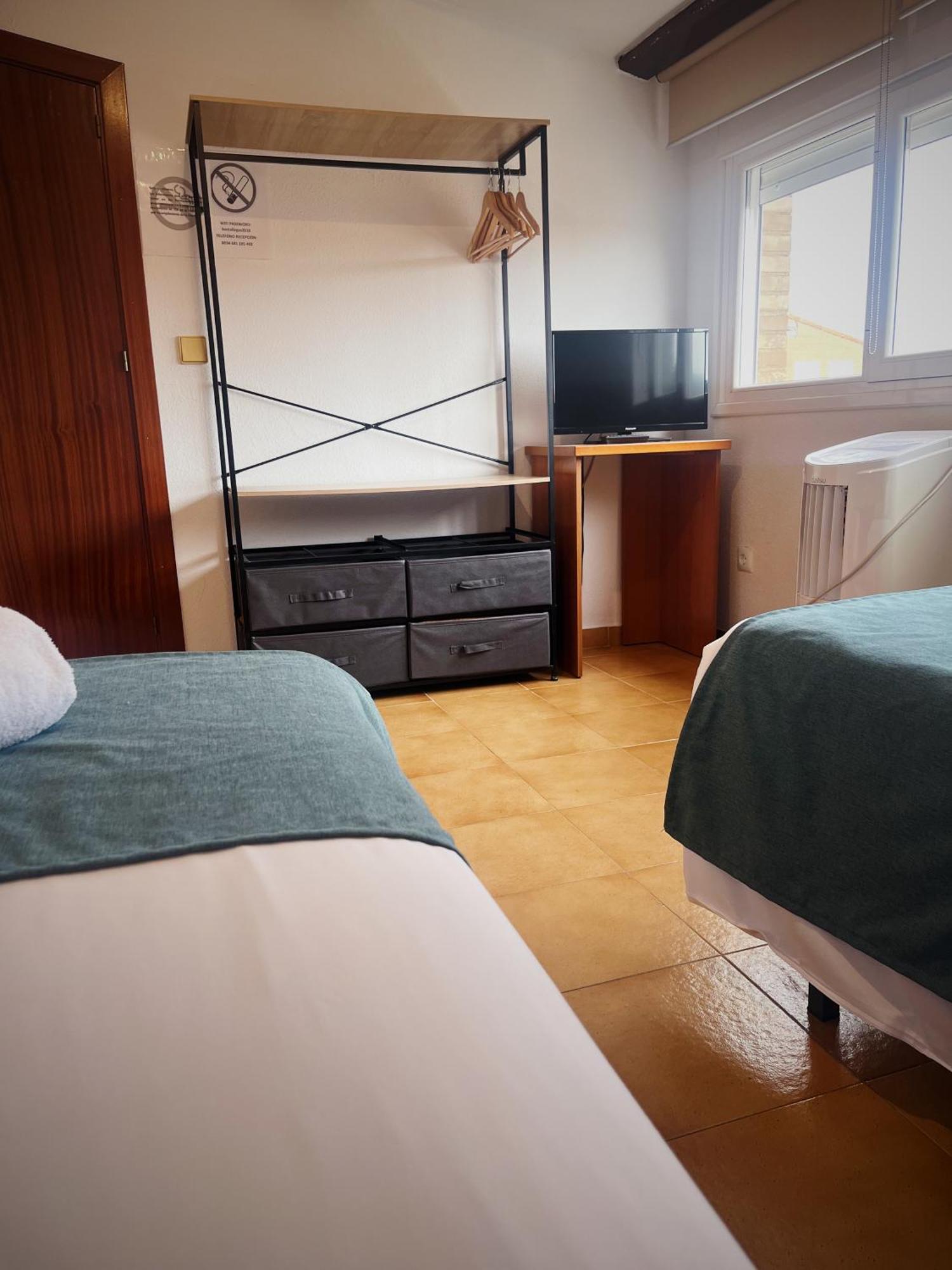 Twin Room,1642977464:JPEG